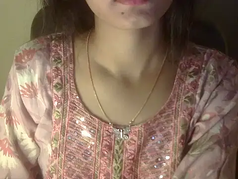 Snapshot of Shezi_N chatting on April 24, 2:19 pm Shezi N online show from April 24, 2:19 pm