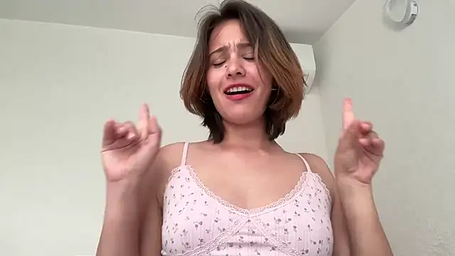 Snapshot of WillHannah chatting on June 16, 7:44 am WillHannah online show from June 16, 7:44 am