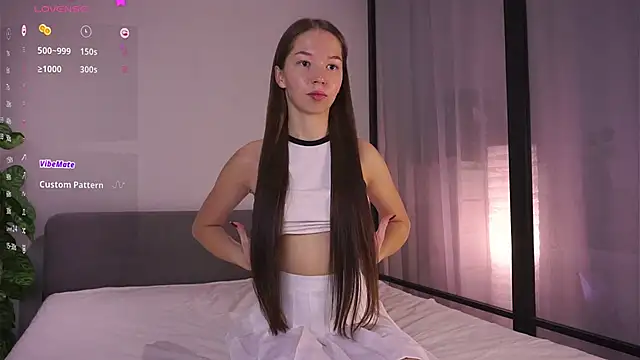 MayaHjelm online show from October 25, 5:37 am