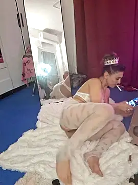 Snapshot of Your_Desires07 chatting on February 5, 8:35 pm Your Desires07 online show from February 5, 8:35 pm