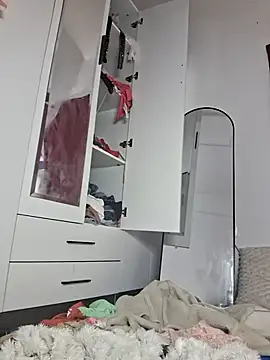 Snapshot of Your_Desires07 chatting on February 19, 3:57 am Your Desires07 online show from February 19, 3:57 am