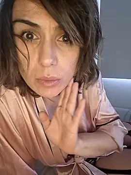 Snapshot of Your_Desires07 chatting on April 3, 4:43 am Your Desires07 online show from April 3, 4:43 am