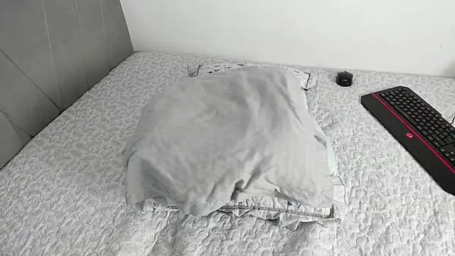 Snapshot of Madison_Grey_ chatting on July 28, 4:39 pm Madison Grey online show from July 28, 4:39 pm