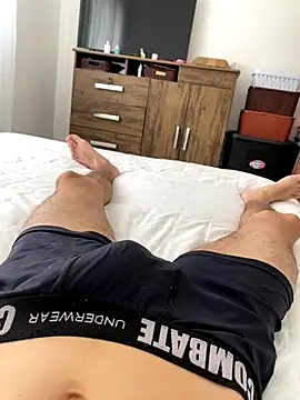 Snapshot of leozin01 chatting on October 24, 5:42 pm leozin01 online show from October 24, 5:42 pm