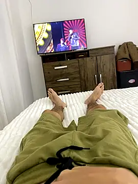 Snapshot of leozin01 chatting on November 6, 12:00 am leozin01 online show from November 6, 12:00 am