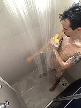 Snapshot of leozin01 chatting on March 23, 1:59 pm leozin01 online show from March 23, 1:59 pm