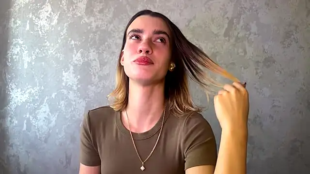 Snapshot of ShandraCartner chatting on October 17, 8:17 am ShandraCartner online show from October 17, 8:17 am