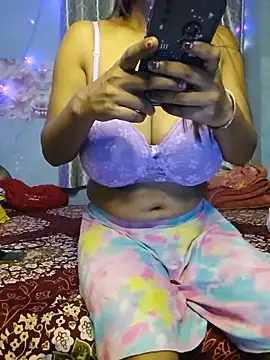 Snapshot of Desi_Maya69 chatting on June 14, 6:32 pm Desi Maya69 online show from June 14, 6:32 pm
