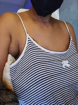Snapshot of Desi_Maya69 chatting on June 26, 5:45 am Desi Maya69 online show from June 26, 5:45 am