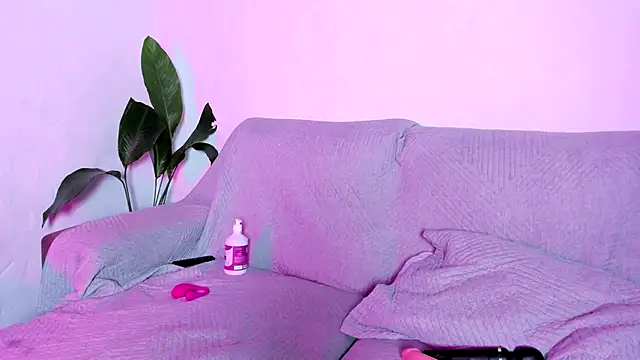 Elli Chique online show from December 1, 2:33 pm