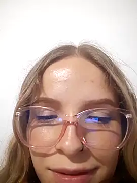 Snapshot of bambiluly chatting on October 19, 2:12 am bambiluly online show from October 19, 2:12 am