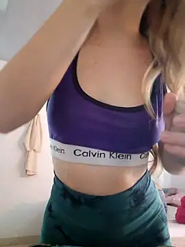 bambiluly online show from November 18, 7:51 pm