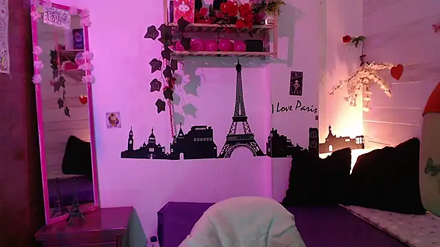 Snapshot of petite_coral chatting on May 25, 1:11 am petite coral online show from May 25, 1:11 am