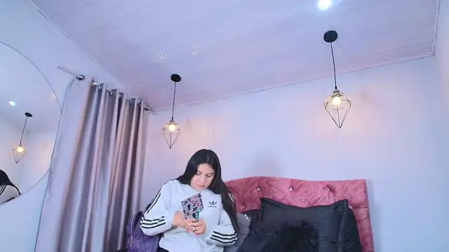 ivy bonnie online show from December 5, 12:36 pm