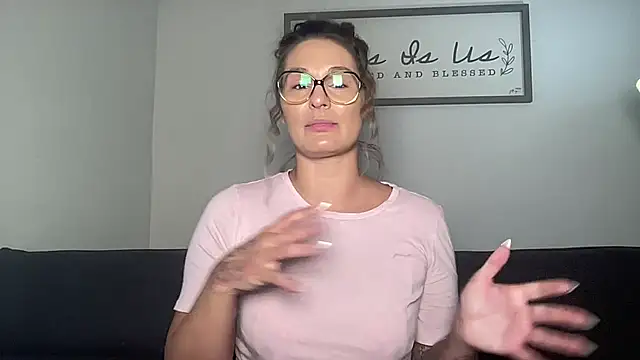 Mandyrheaa online show from November 6, 6:09 pm