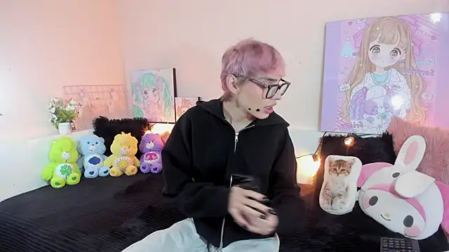 Snapshot of Strawberry_Kitty_ chatting on December 15, 3:55 am Strawberry Kitty online show from December 15, 3:55 am