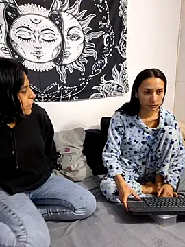 Snapshot of emily_n_abby chatting on June 27, 1:39 pm emily n abby online show from June 27, 1:39 pm