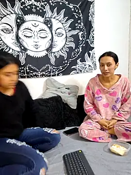 Snapshot of emily_n_abby chatting on July 2, 2:01 pm emily n abby online show from July 2, 2:01 pm