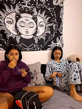 Snapshot of emily_n_abby chatting on July 8, 1:26 pm emily n abby online show from July 8, 1:26 pm