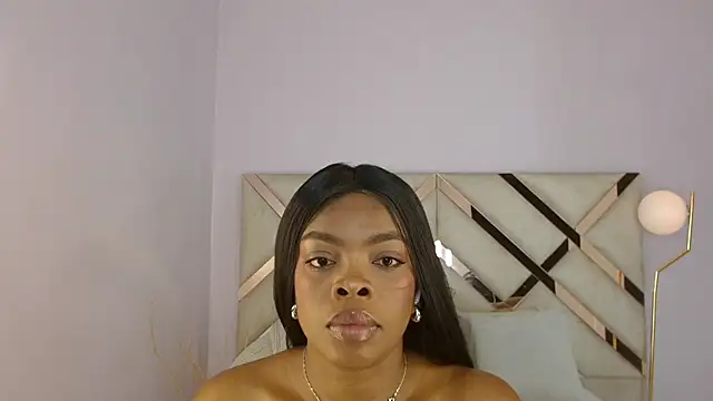 Snapshot of Maiacharris_ chatting on June 12, 12:15 pm Maiacharris online show from June 12, 12:15 pm