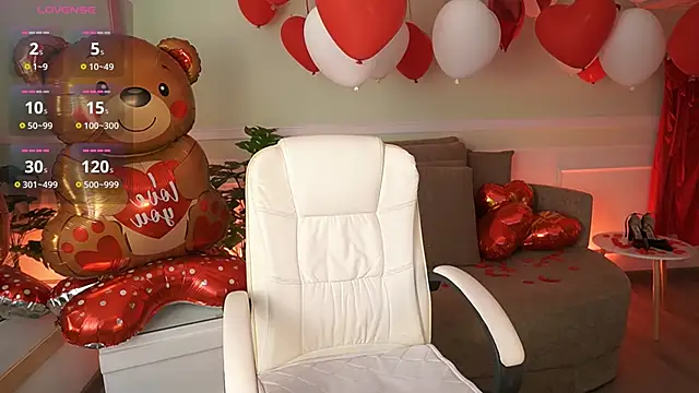 EmilyTurneer online show from February 18, 7:10 pm