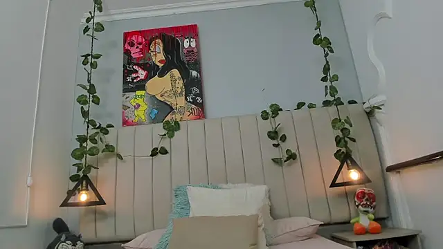 Amelia Brixton online show from February 4, 4:07 am