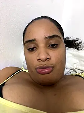 Snapshot of sararose2001 chatting on October 18, 1:52 am sararose2001 online show from October 18, 1:52 am