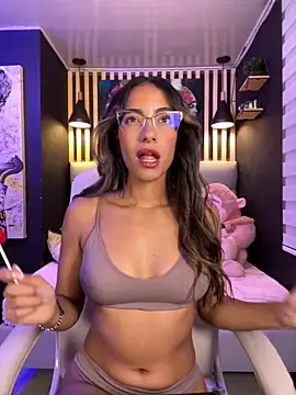 Snapshot of elegant__rouse chatting on November 15, 9:54 pm elegant rouse online show from November 15, 9:54 pm