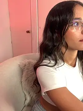 Snapshot of elegant__rouse chatting on June 17, 8:21 pm elegant rouse online show from June 17, 8:21 pm