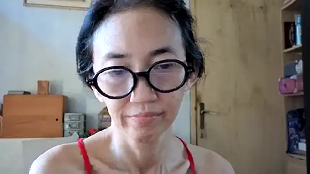 Snapshot of princessD077 chatting on May 10, 8:41 am princessD077 online show from May 10, 8:41 am