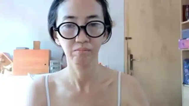 Snapshot of princessD077 chatting on May 17, 2:09 am princessD077 online show from May 17, 2:09 am