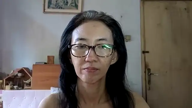 Snapshot of princessD077 chatting on June 12, 3:05 am princessD077 online show from June 12, 3:05 am