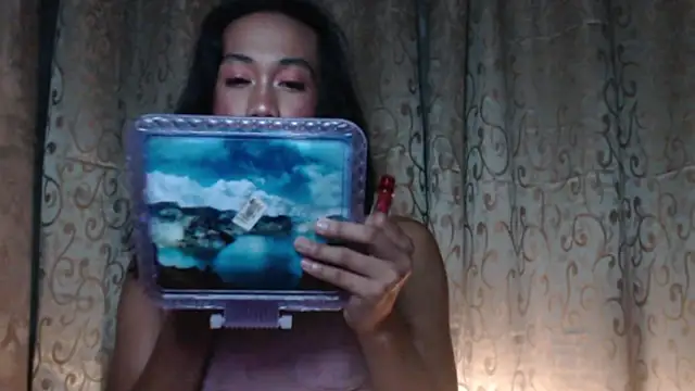 Snapshot of taylaxuxu chatting on October 17, 5:48 pm taylaxuxu online show from October 17, 5:48 pm