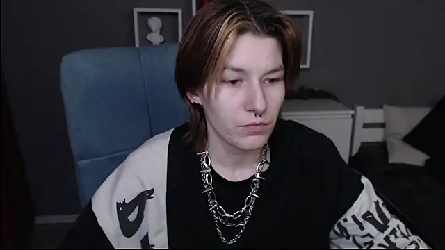 guitarandangell online show from February 10, 8:18 am