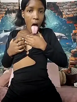 Snapshot of AfricanBarbiee69 chatting on June 19, 1:37 pm AfricanBarbiee69 online show from June 19, 1:37 pm