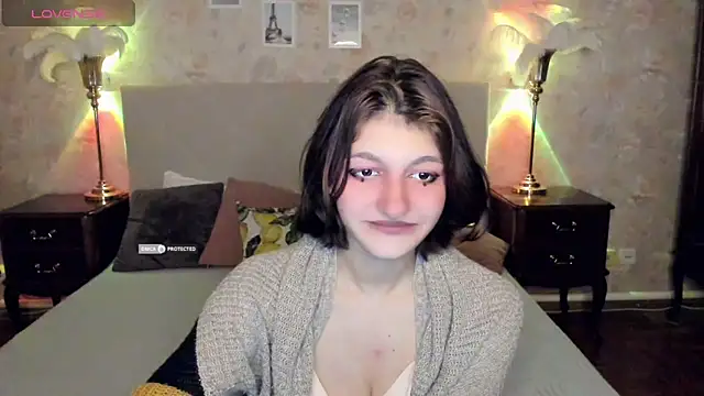 A Skyy online show from November 8, 8:40 pm