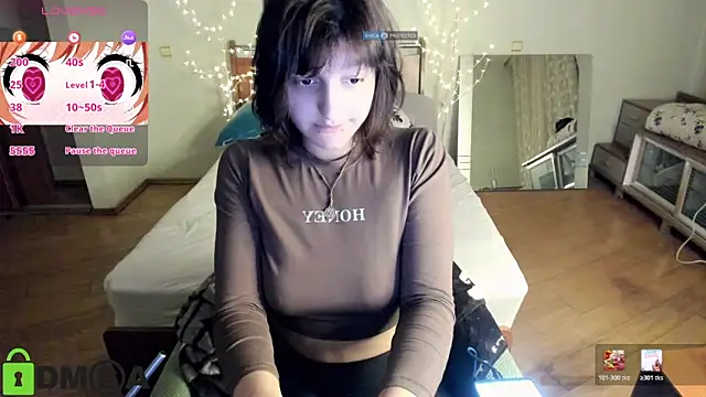 Snapshot of A_Skyy chatting on May 8, 10:15 pm A Skyy online show from May 8, 10:15 pm
