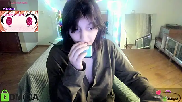 Snapshot of A_Skyy chatting on July 6, 9:39 pm A Skyy online show from July 6, 9:39 pm