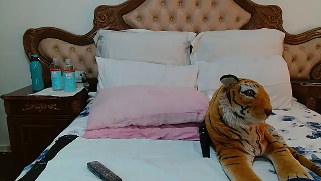 Snapshot of Hotcougar chatting on June 23, 7:50 am Hotcougar online show from June 23, 7:50 am
