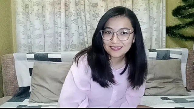 LinneaHyles online show from December 21, 1:07 pm