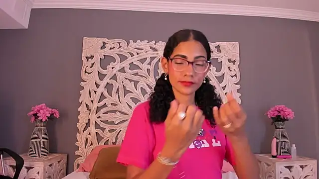 Snapshot of AuroraPinkk chatting on November 22, 2:49 pm AuroraPinkk online show from November 22, 2:49 pm