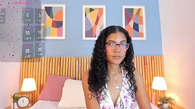 AuroraPinkk online show from December 16, 1:38 pm