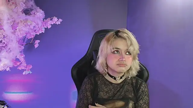 Snapshot of Navier__ chatting on October 29, 1:24 pm Navier online show from October 29, 1:24 pm