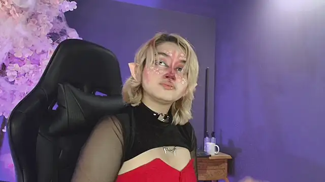 Snapshot of Navier__ chatting on October 31, 2:18 pm Navier online show from October 31, 2:18 pm