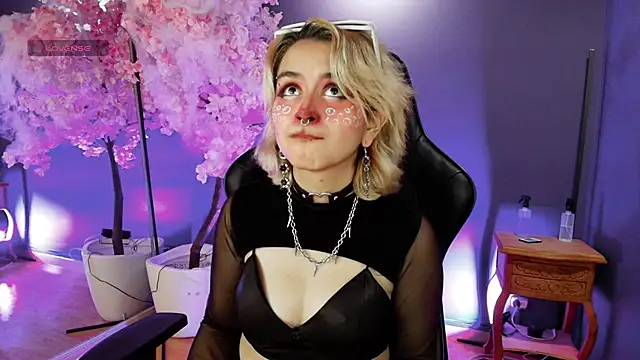 Snapshot of Navier__ chatting on November 4, 3:22 pm Navier online show from November 4, 3:22 pm