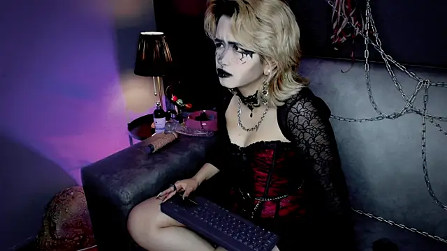 Snapshot of Navier__ chatting on December 16, 9:31 pm Navier online show from December 16, 9:31 pm