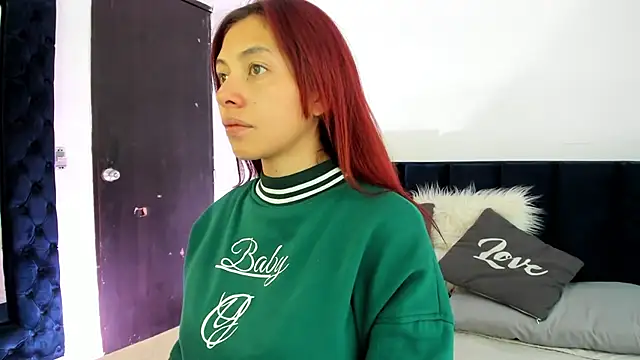 Snapshot of melanie_roux__ chatting on July 3, 12:33 pm melanie roux online show from July 3, 12:33 pm
