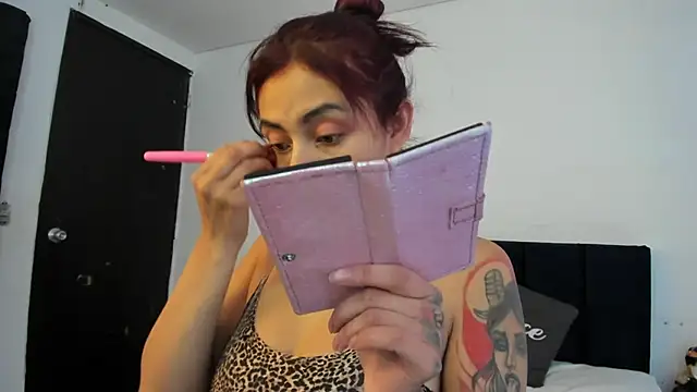 Snapshot of melanie_roux__ chatting on July 14, 12:22 pm melanie roux online show from July 14, 12:22 pm