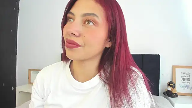 Snapshot of melanie_roux__ chatting on July 24, 1:09 pm melanie roux online show from July 24, 1:09 pm