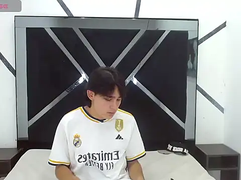 Tom 0001 online show from October 27, 8:02 pm